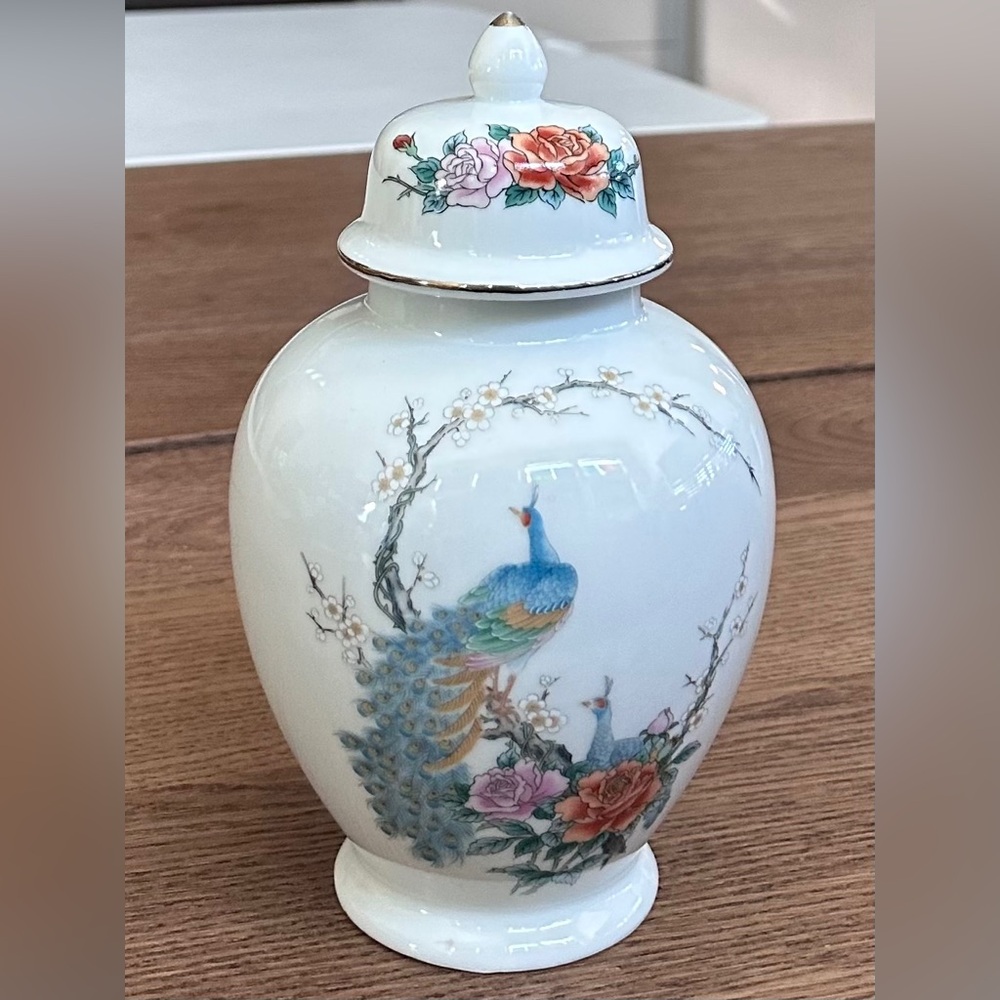 White Fine China Made in Japan Peacock Pattern Ginger Tea canister jar with lid